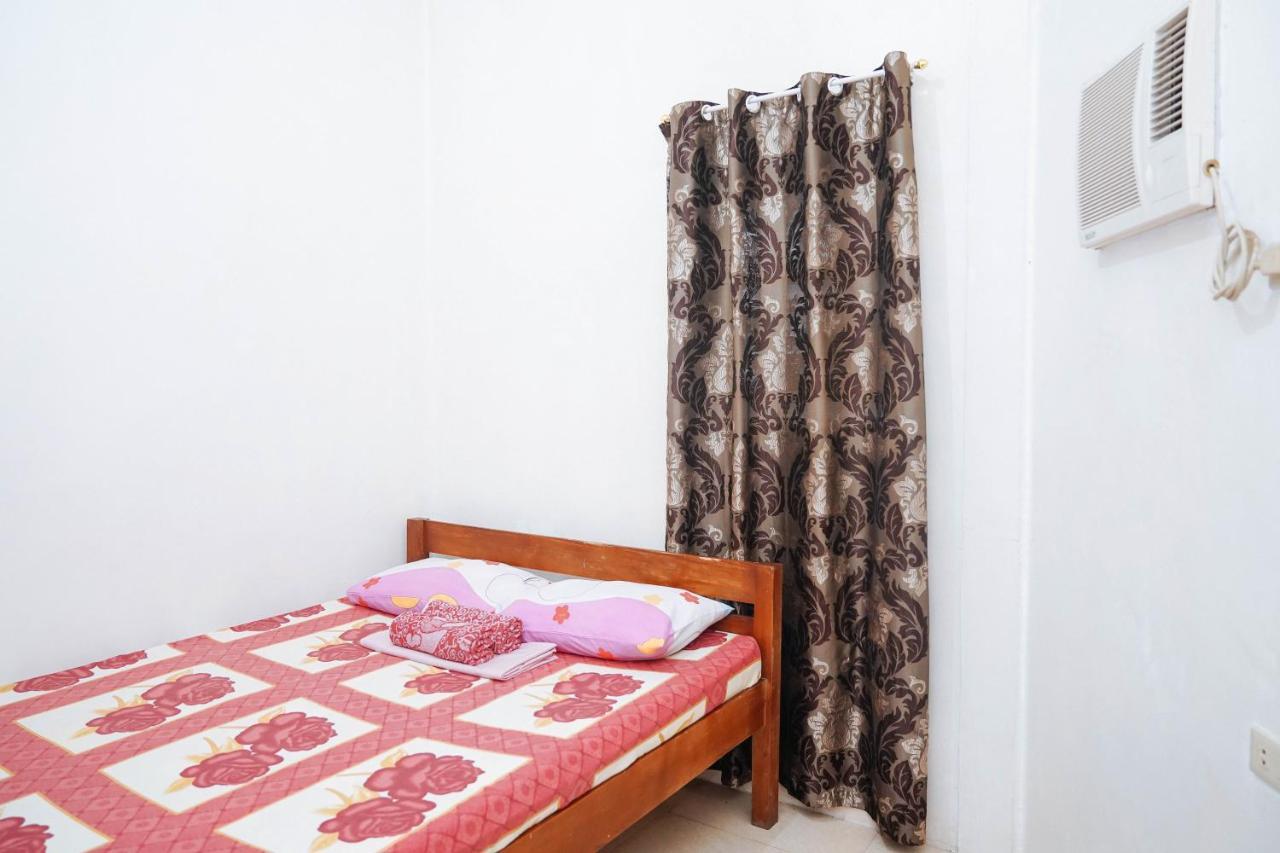 C Star Travellers Inn Ослоб Экстерьер фото